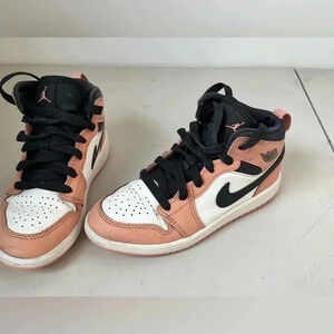Nike Air Jordan Retro 1 Mid Pink Quartz